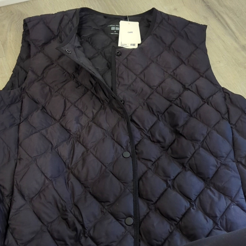 NWT M Uniqlo Black Warm Padded Quilted 2 Pockets -Water Repellent- Lightweight